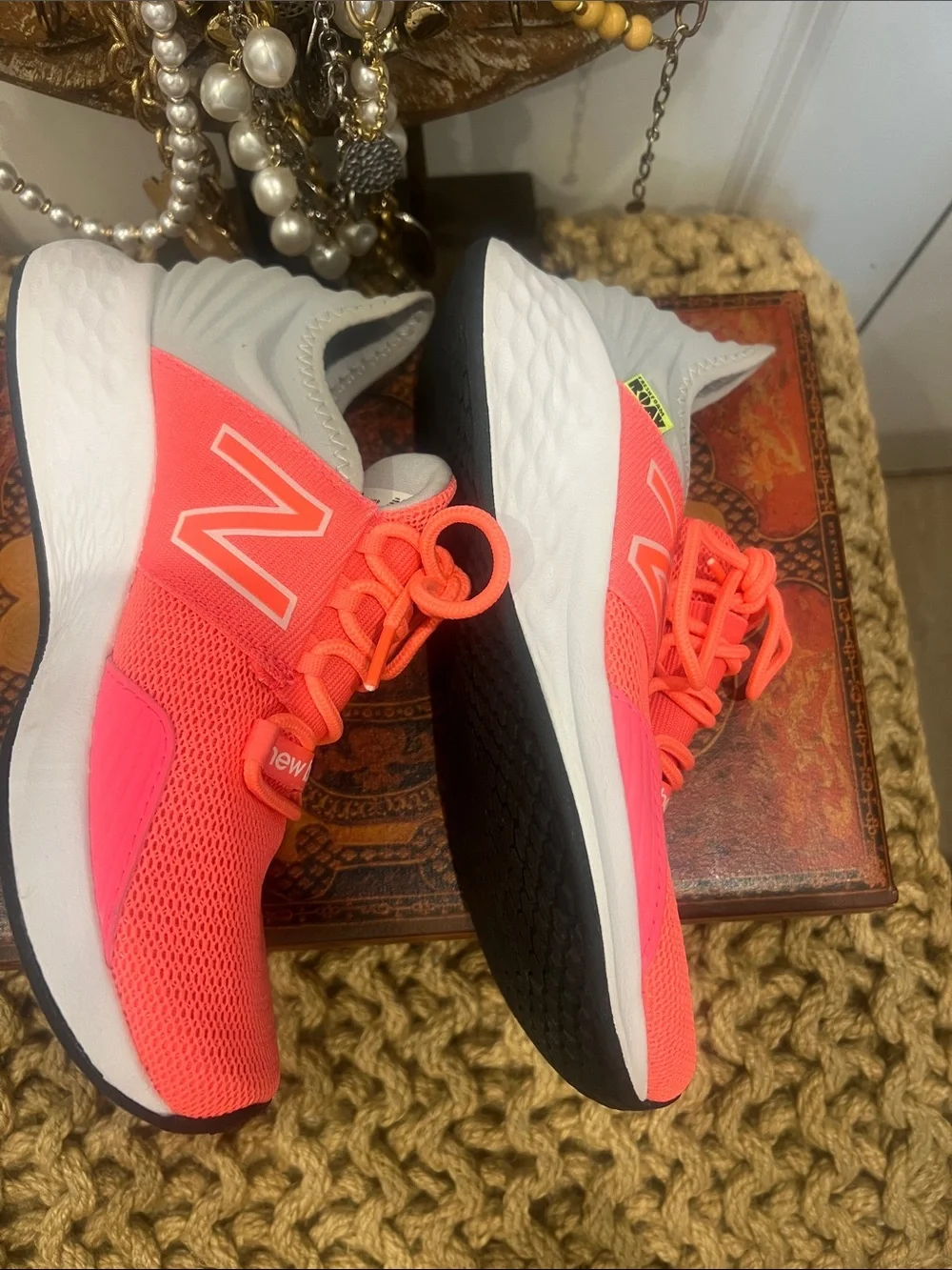 New Balance Wmns Fresh Foam Roav Guava Aluminum Size 7